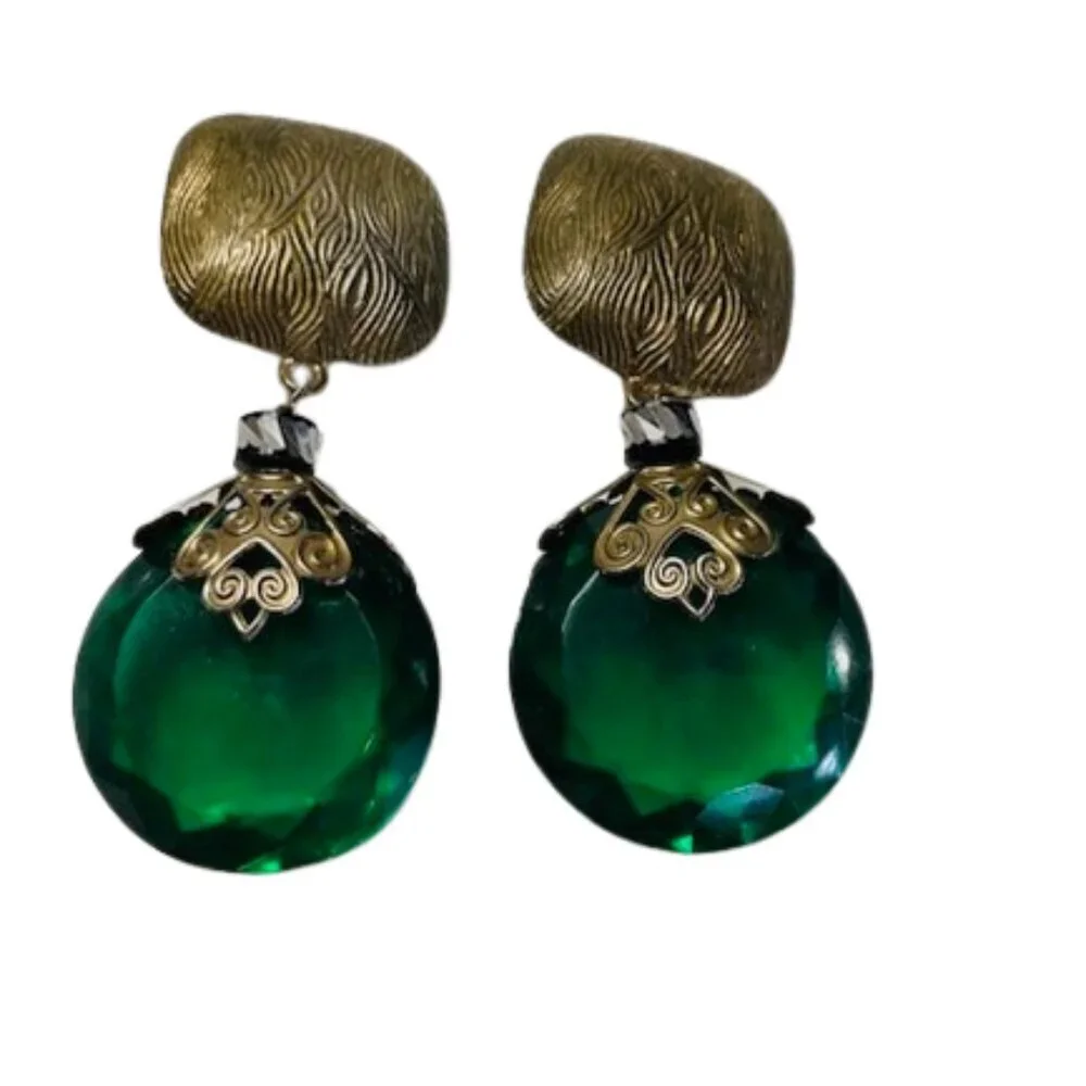 Vintage Art Deco Emerald Acrylic Resign & Antique Gold Dangle Clip Earrings